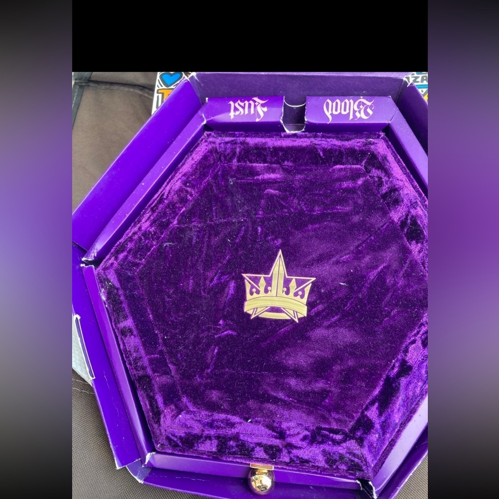 Jeffree Star Purple Velvet Eyeshadow Palette - Picture 3 of 6